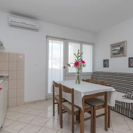 Διαμέρισμα Vojin Τρογκίρ