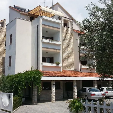 Vojin Διαμέρισμα Τρογκίρ