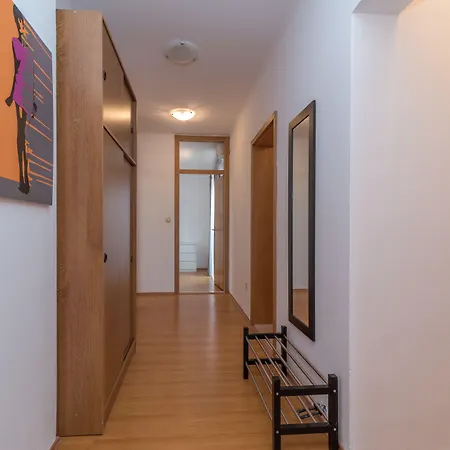 Vojin Apartman Trogir