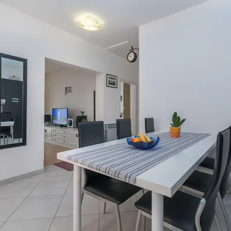 Vojin Apartman Trogir