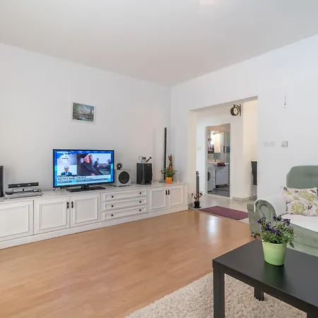 Vojin Apartman Trogir